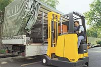  :  (Reach truck)